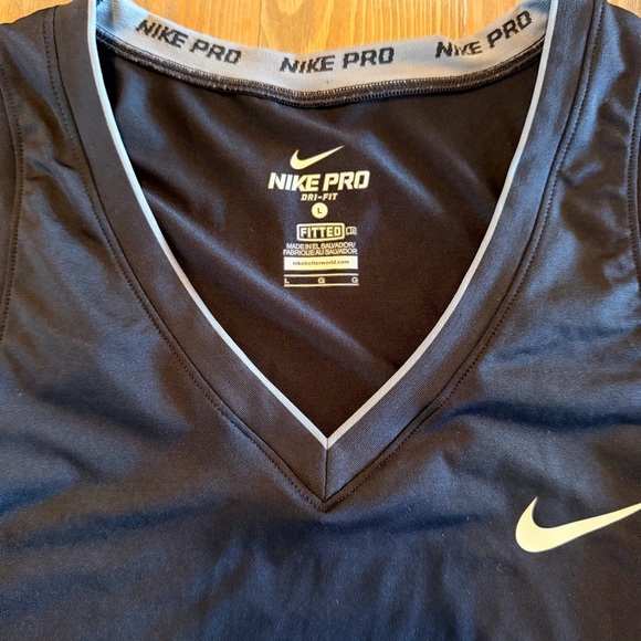 Nike Pro Fitted Black Tank Top - Picture 4 of 5